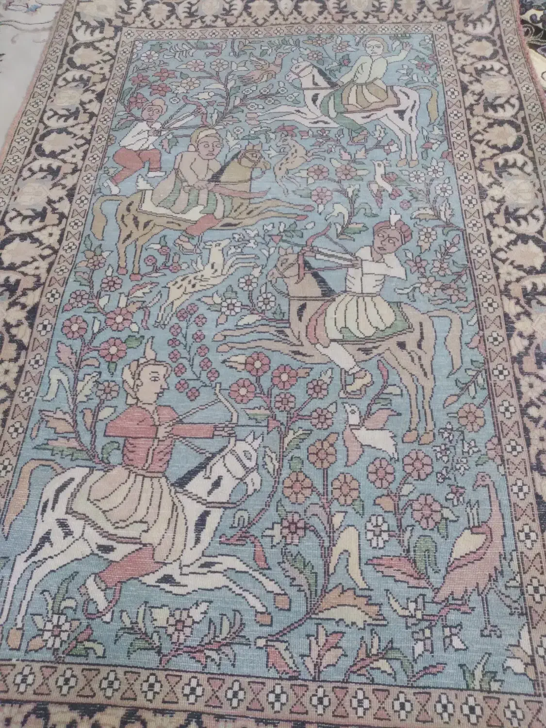 فرش شکارگاه پشم وابریشم قدیمی|فرش|قم, زند آباد|دیوار