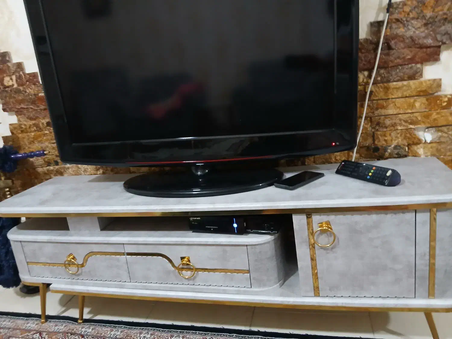 میز تلویزیون در حد نو|میز تلویزیون|بروجرد, |دیوار