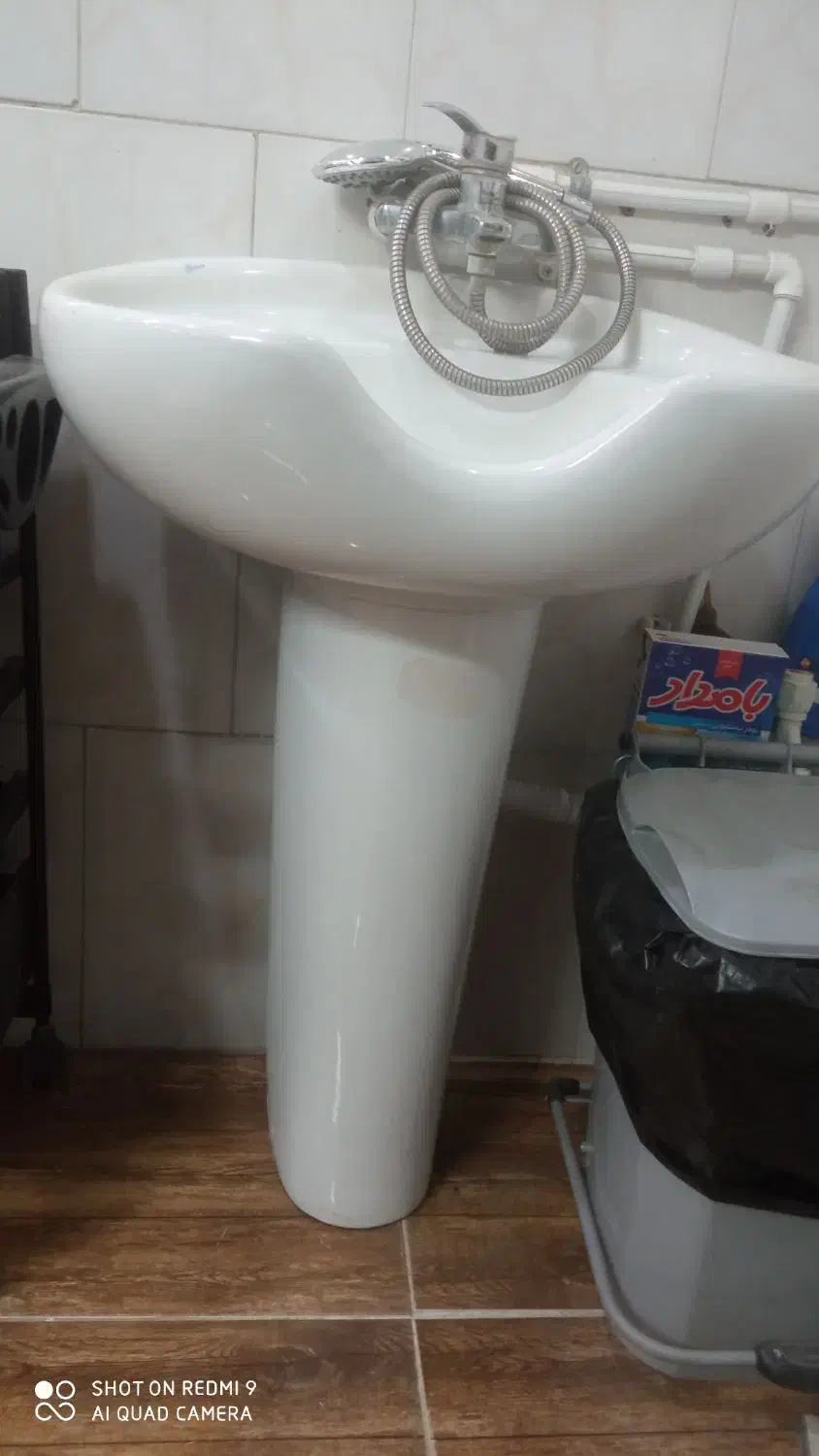 دکوراسیون سالن زیبایی|آرایشگاه و سالنهای زیبایی|نیشابور, خط کاشمر|دیوار