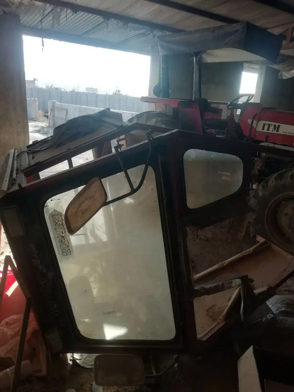 اتاق تراکتور|قطعات یدکی و لوازم جانبی|قوچان, |دیوار