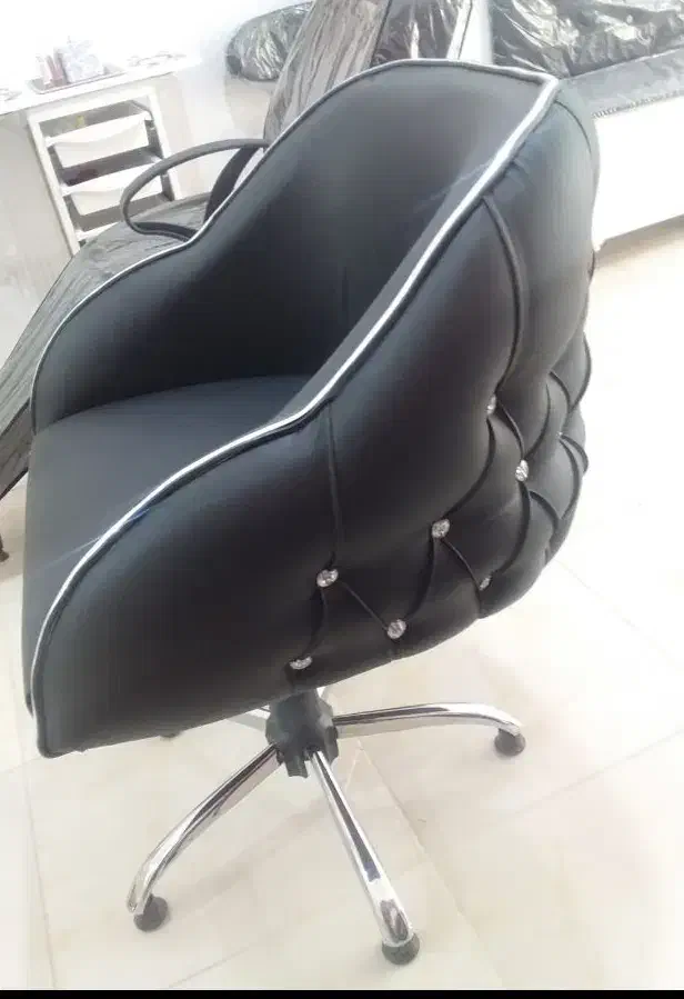 تعدادی وسایل سالن زیبایی در حد نو بفروش میرسد|آرایشگاه و سالنهای زیبایی|ایلام, |دیوار