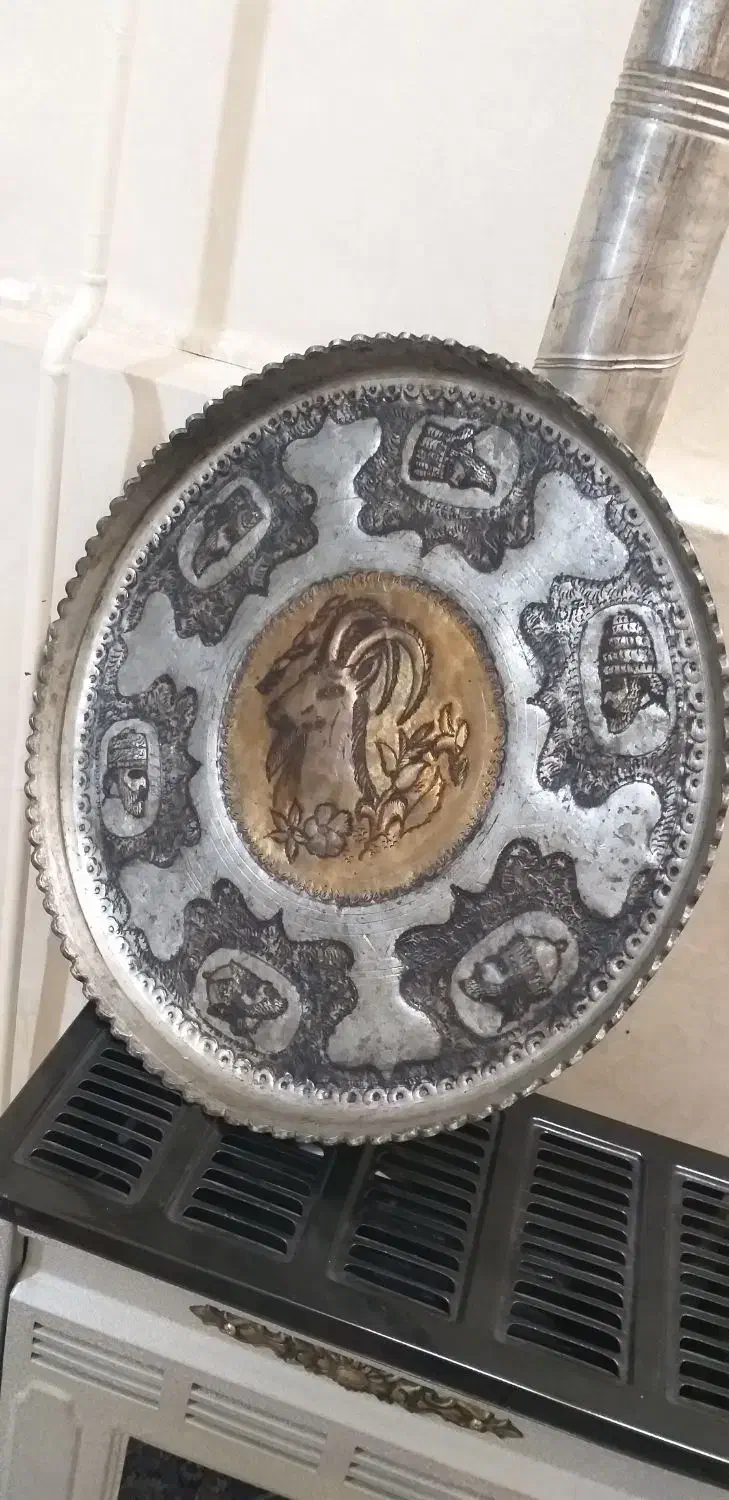 مجمع مسی قدیمی|کلکسیون اشیاء عتیقه|قدس, شهر‌قدس|دیوار