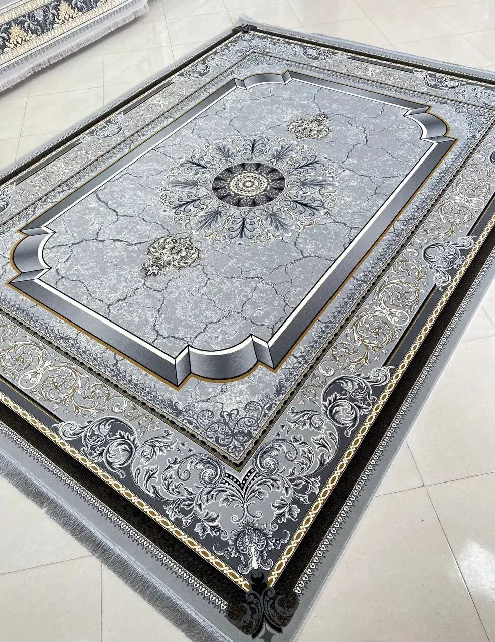 فرش ۷۰۰شانه نقشه کویر در رنگبندی فیلی دودی سرمه ای|فرش|کبودرآهنگ, |دیوار