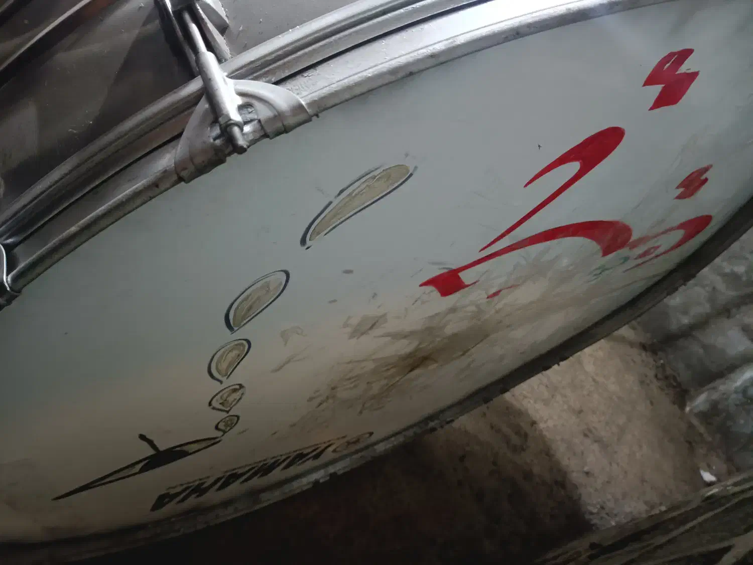 طبل|درام و پرکاشن|بندر انزلی, چهارفریضه|دیوار