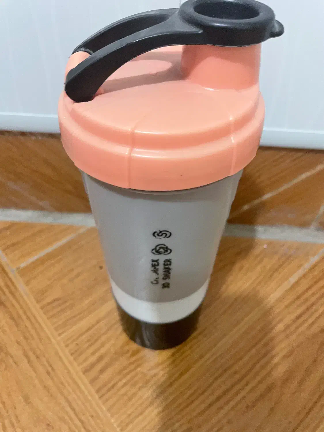 شیکر ورزشی|ظروف نگهدارنده، پلاستیکی، یک‌بارمصرف|اصفهان, نقش جهان|دیوار