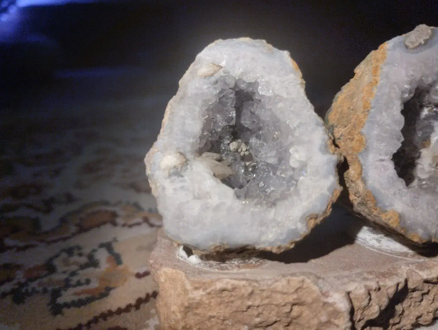 توپی آمیتیست زیبا|جواهرات|پرند, فاز ۶|دیوار