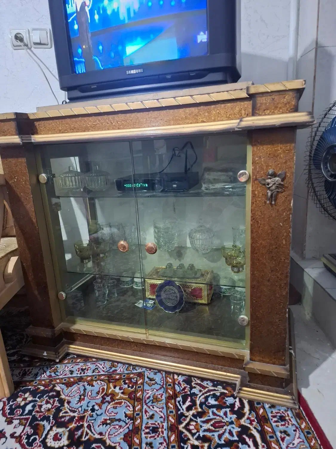 تلویزیون و میز تلویزیون|تلویزیون و پروژکتور|قدس, شهر‌قدس|دیوار