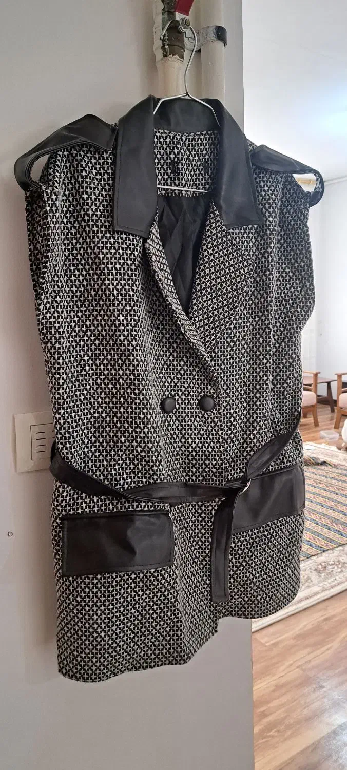 وست یا پالتو زمستونه|لباس|بروجن, |دیوار