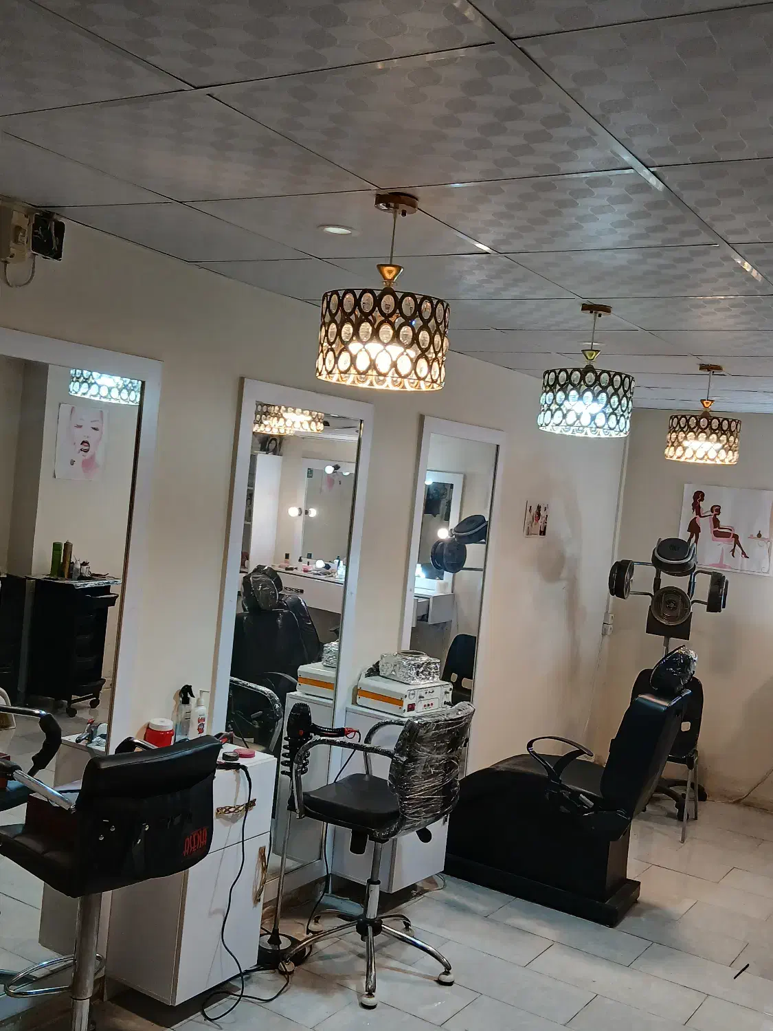 اجاره لاین و اتاق در سالن زیبایی خ شهید انصاری|اجارهٔ دفتر کار، اتاق اداری، مطب|رشت, شهرک پردیسان|دیوار