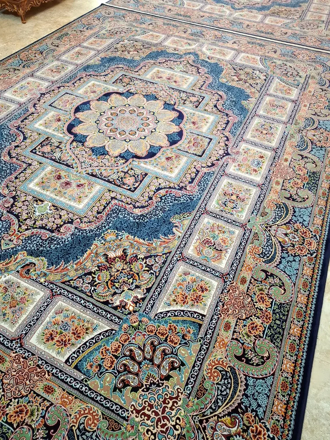 تعویض ۴ تخته فرش ۱۲ متری کم کار با فرش زمینه کرم|فرش|سبزوار, جنت|دیوار