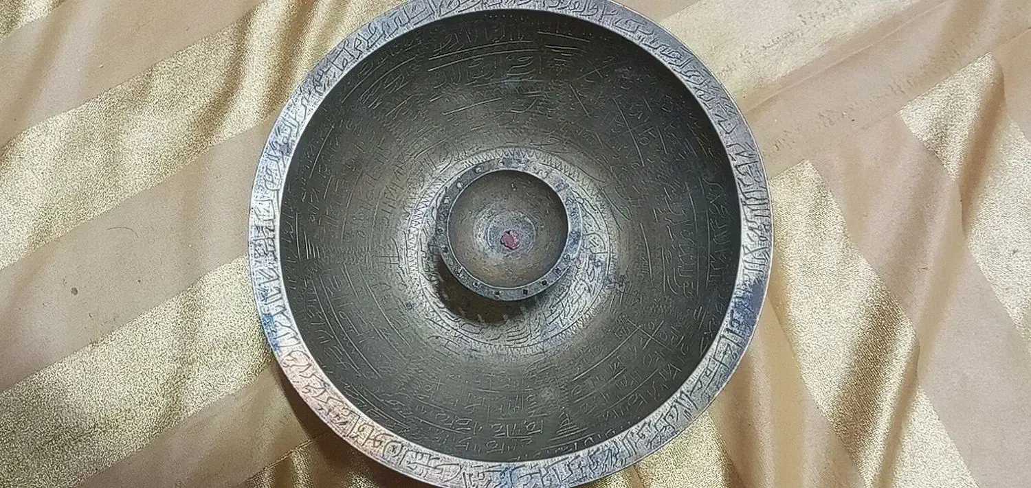 چل تاس برنجی قدیمی|کلکسیون اشیاء عتیقه|رشت, سعدی (تختی)|دیوار