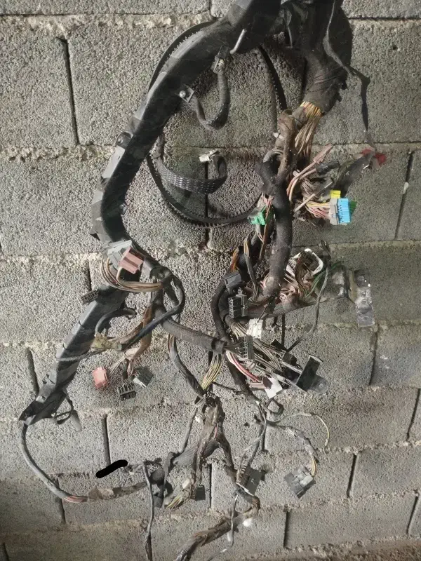 سیم کشی داشبورد پژو|قطعات یدکی و لوازم جانبی|شیراز, کوشک میدان|دیوار