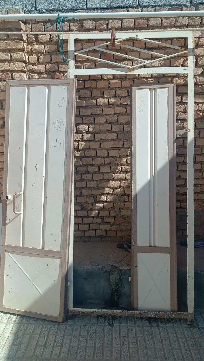 درب|مصالح و تجهیزات ساختمان|بن, |دیوار