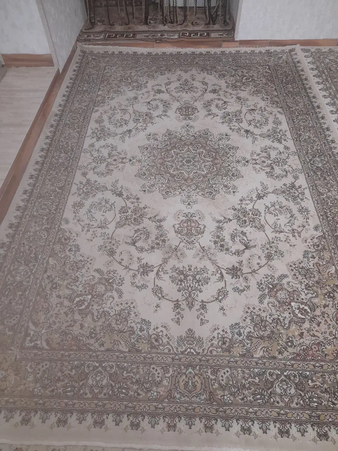 ۴ عدد فرش|فرش|ایوان, |دیوار