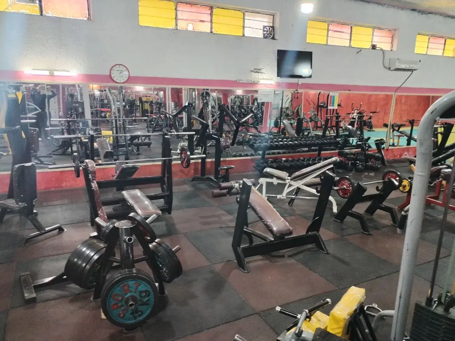 منشی آقا باشگاه بدنسازی|استخدام آموزشی|شاهینشهر, شهرک سایت|دیوار