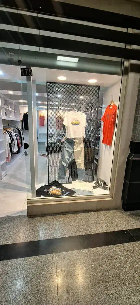 فروش دکور بوتیک لباس وکفش|فروشگاه و مغازه|گرگان, |دیوار