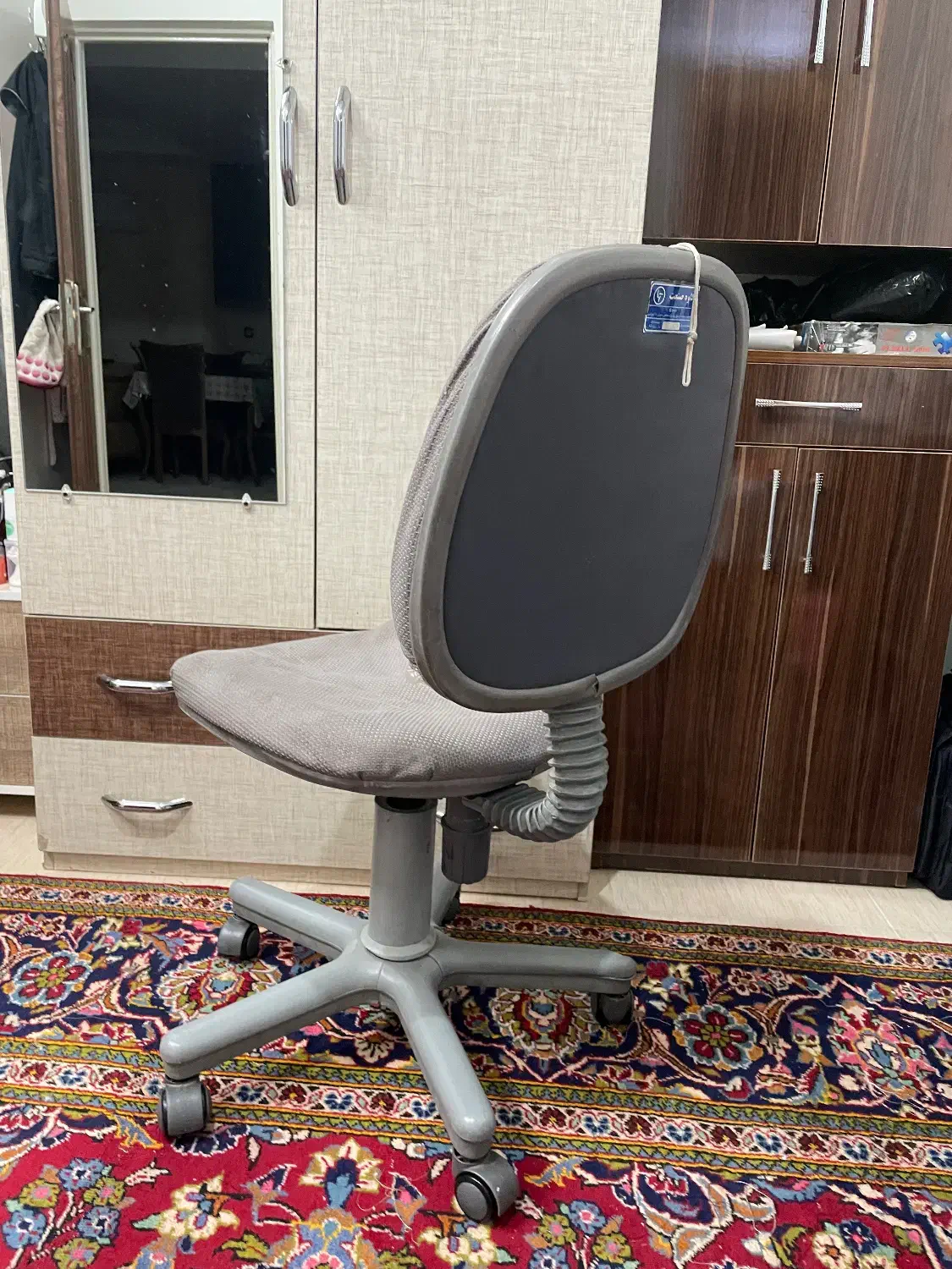 صندلی|صندلی و نیمکت|نیشابور, هفده شهریور|دیوار