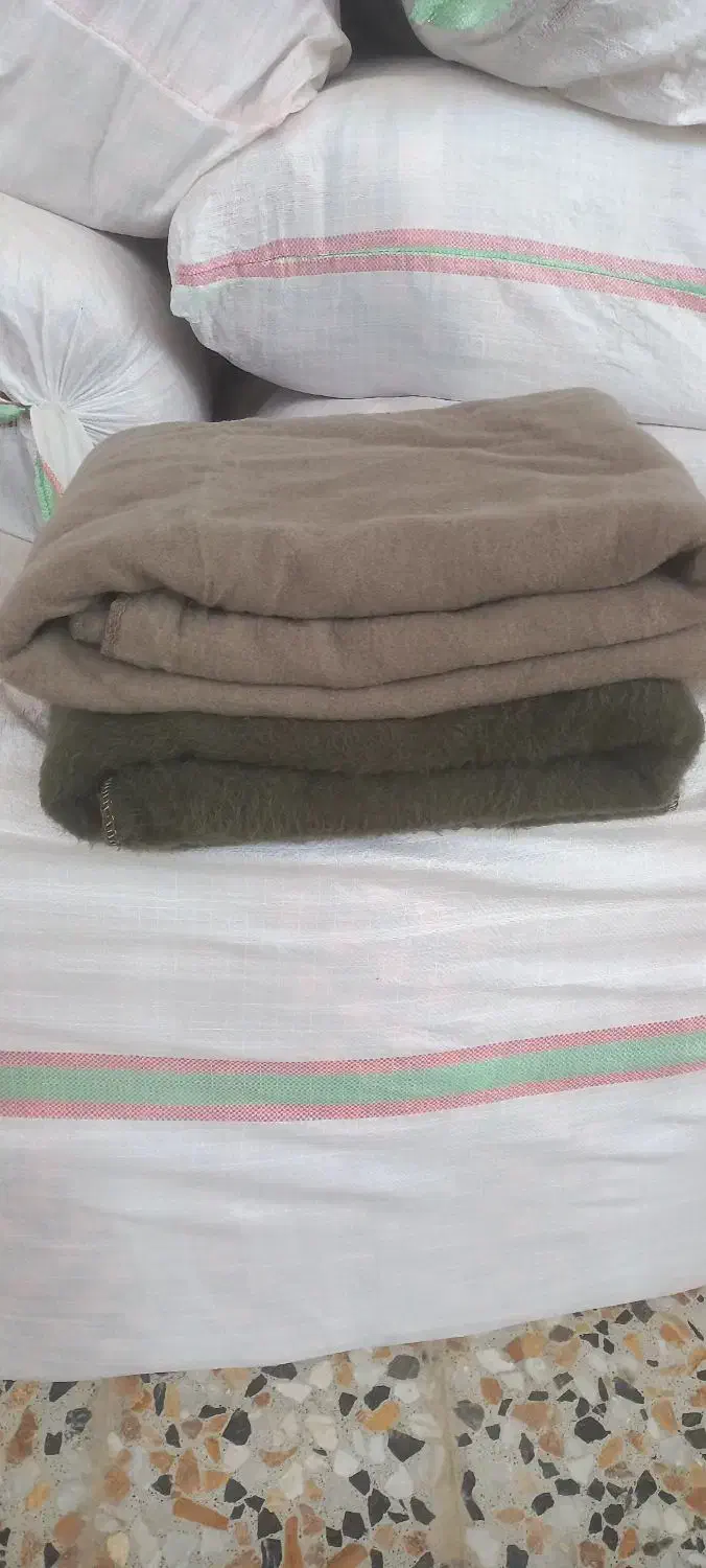 پتوکیلویی نمدی ومینک به صورت عمده تکی نداریم|رختخواب، بالش، پتو|حبیب آباد, |دیوار