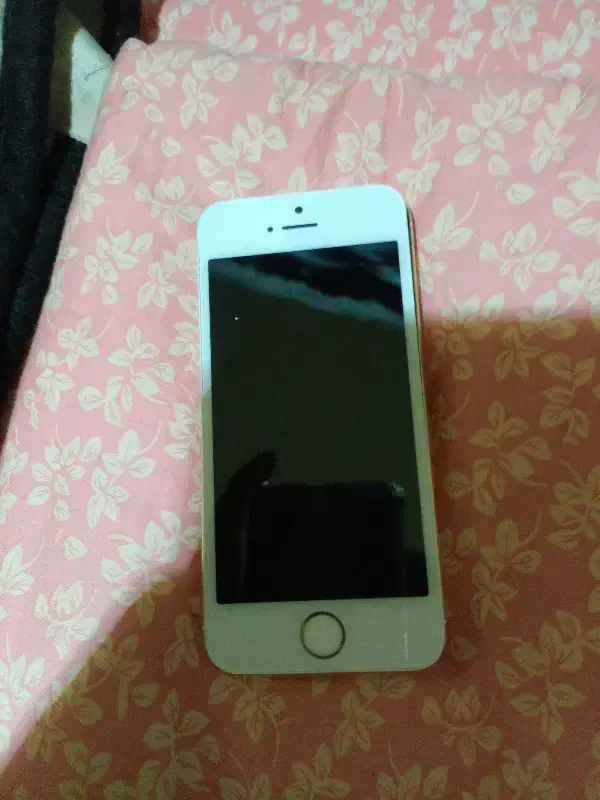 ایفون 5 s نیازمند ال سی دی و باطری|موبایل|کرج, باغستان|دیوار