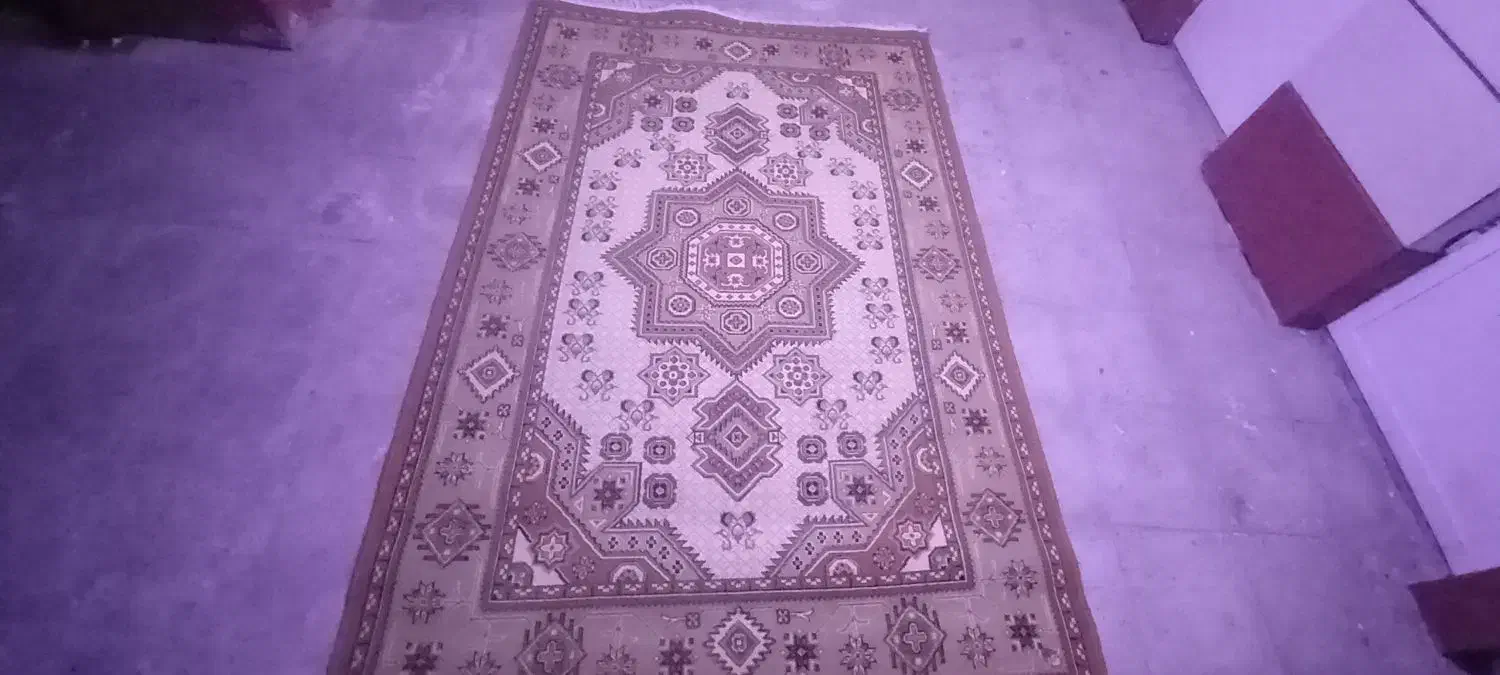 قالیچه گلیمی|فرش|کرج, بنیاد|دیوار