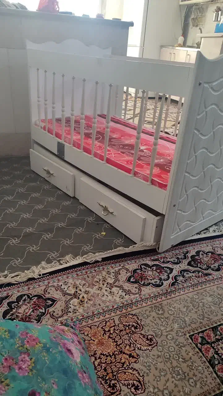 تخت بچه از نوزادی تا 6سالگی|اسباب و اثاث بچه|قم, قلعه کامکار|دیوار