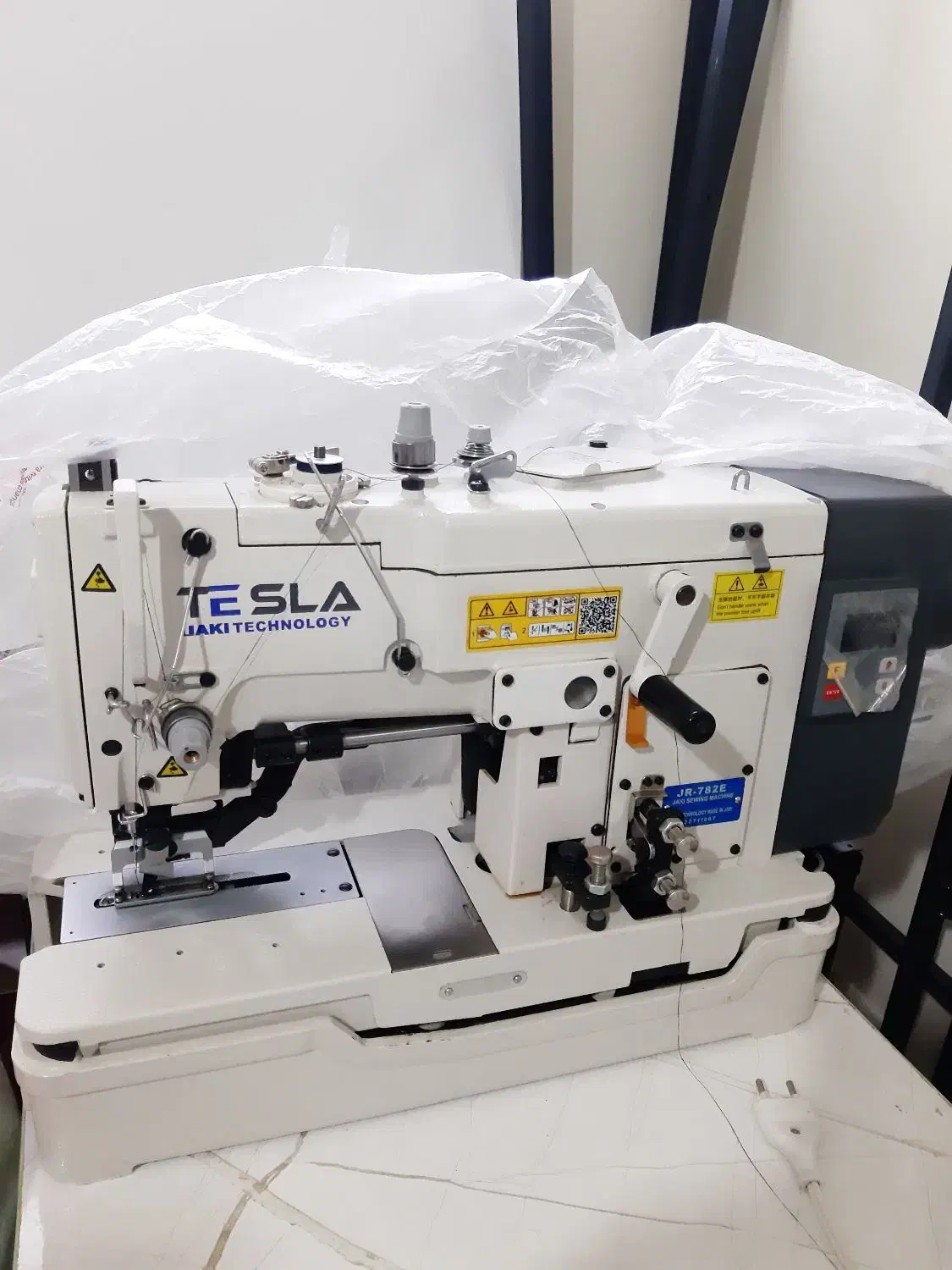 چرخ خیاطی مادگی دوز (جادکمه زن)|چرخ خیاطی و ریسندگی|قم, سالاریه|دیوار