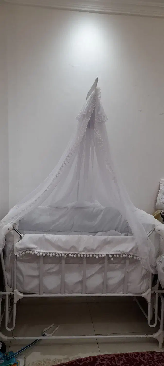 گهواره و تخت کنار مادر|تخت و صندلی بچه|رشت, پل تالشان|دیوار