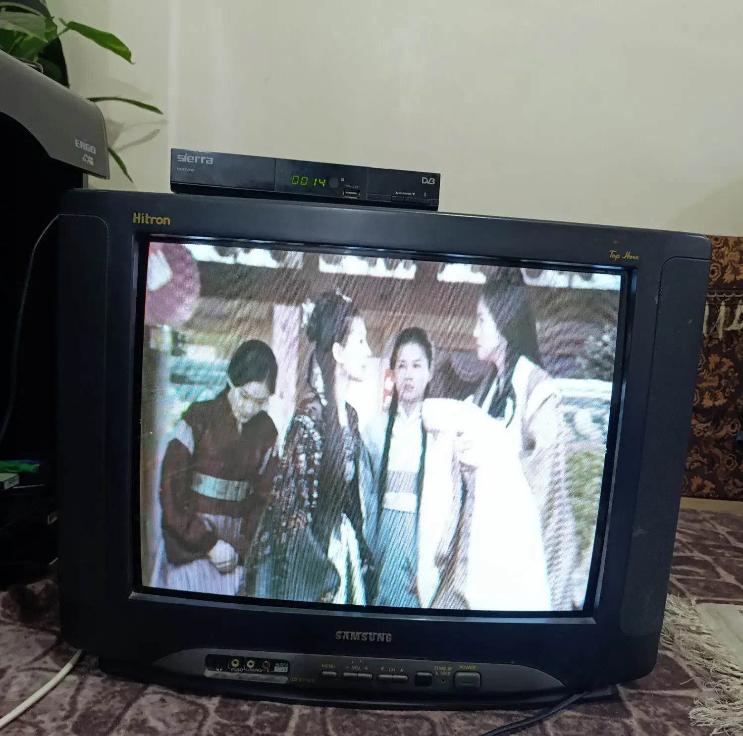 تلویزیون با دستگاه دیجیتال|تلویزیون و پروژکتور|رشت, حسین آباد|دیوار