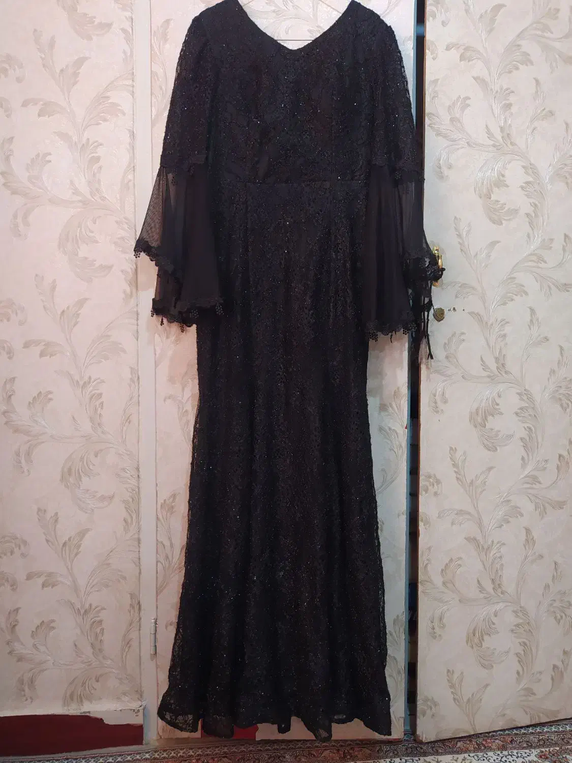 پیراهن مجلسی|لباس|ری, دیلمان|دیوار