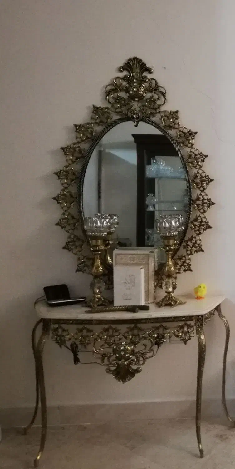 آینه و شمعدان برنز|آینه|اندیشه, اندیشه فاز ۱|دیوار