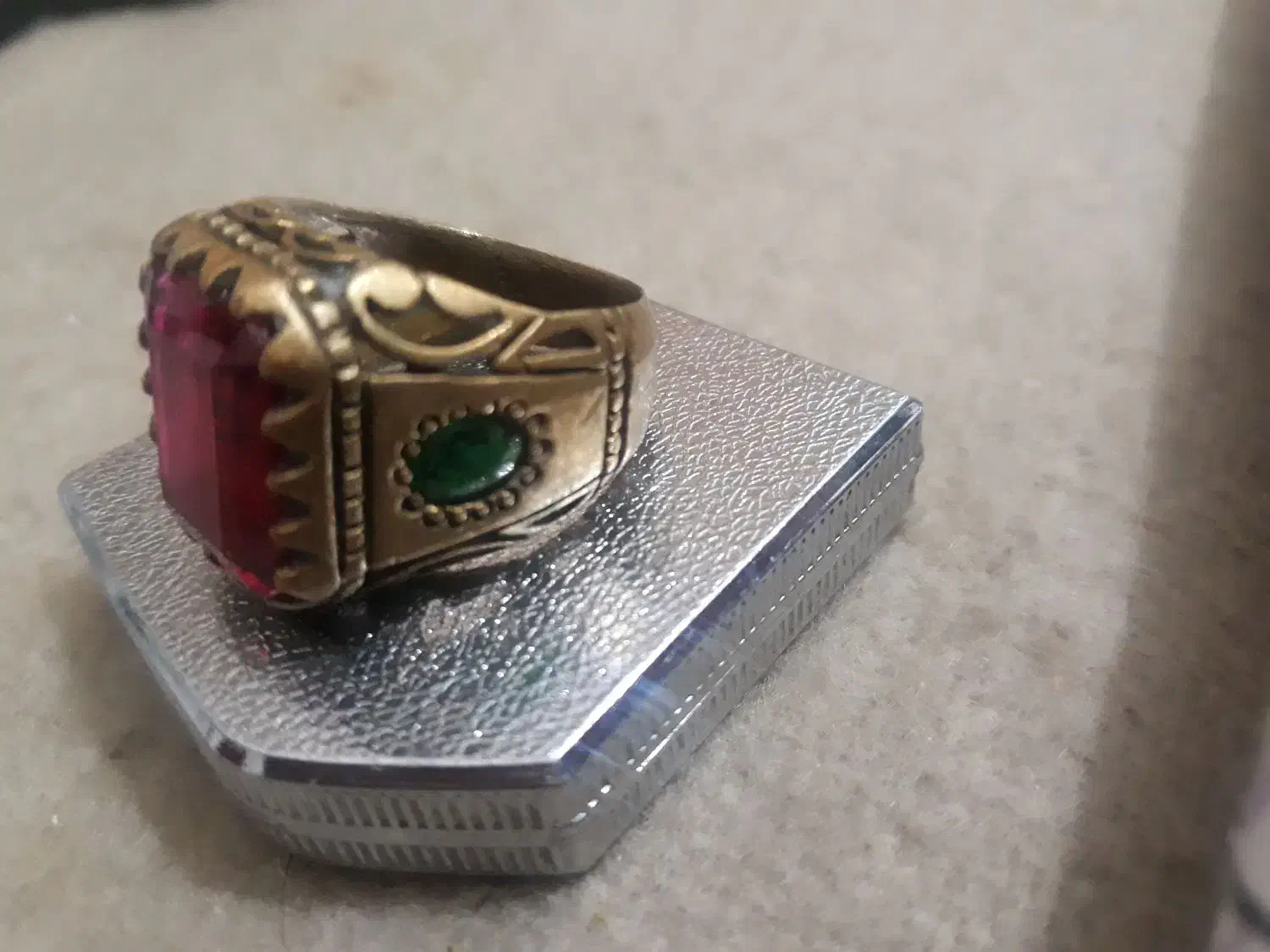 انگشتر طلای هندی بانگین یاقوت سرخ و زمرد|جواهرات|اسلامشهر, شهرک قائمیه|دیوار