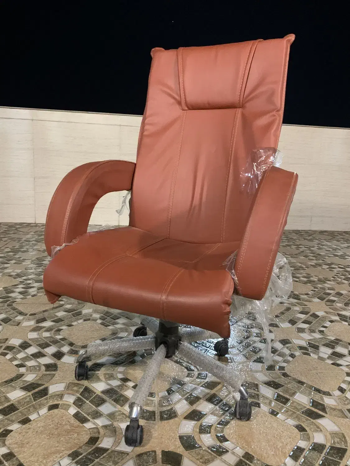 صندلی چرخدار|مبلمان اداری|قائم‌شهر, |دیوار