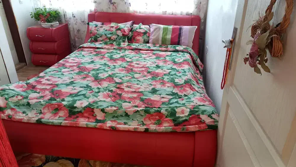 سرویس تخت در حد با دوتاصندلی نو نو قابل تظیم|تشک تختخواب|ملارد, |دیوار