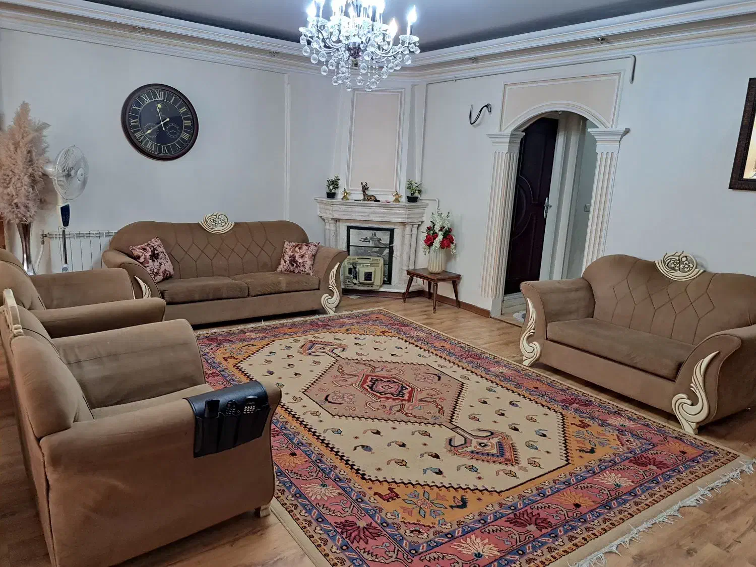 مبل ۷ نفره و میز ناهارخوری ۴ نفره|مبلمان خانگی و میز عسلی|قزوین, |دیوار