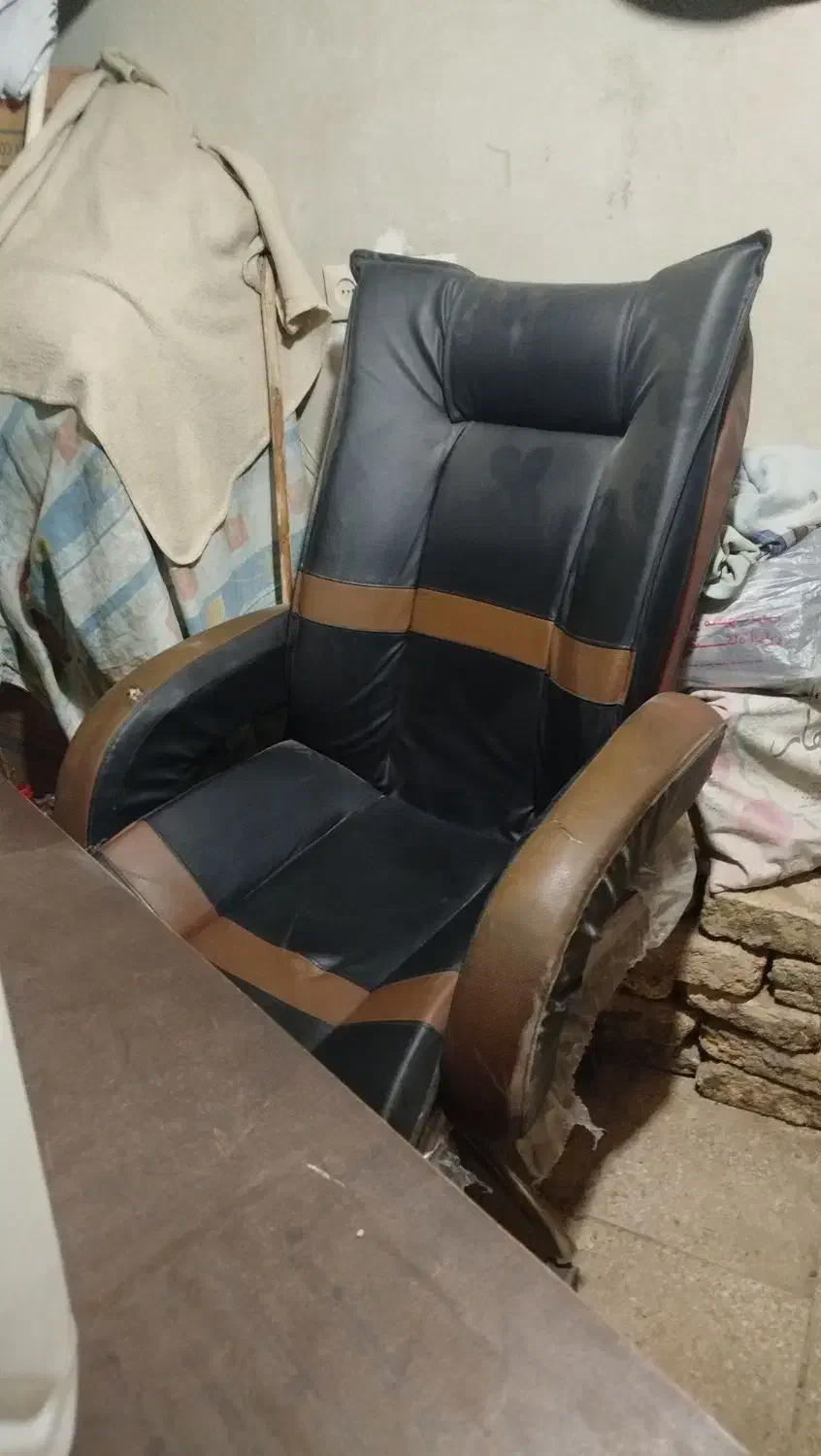 صندلی و میز|صندلی و نیمکت|قم, ولیعصر|دیوار