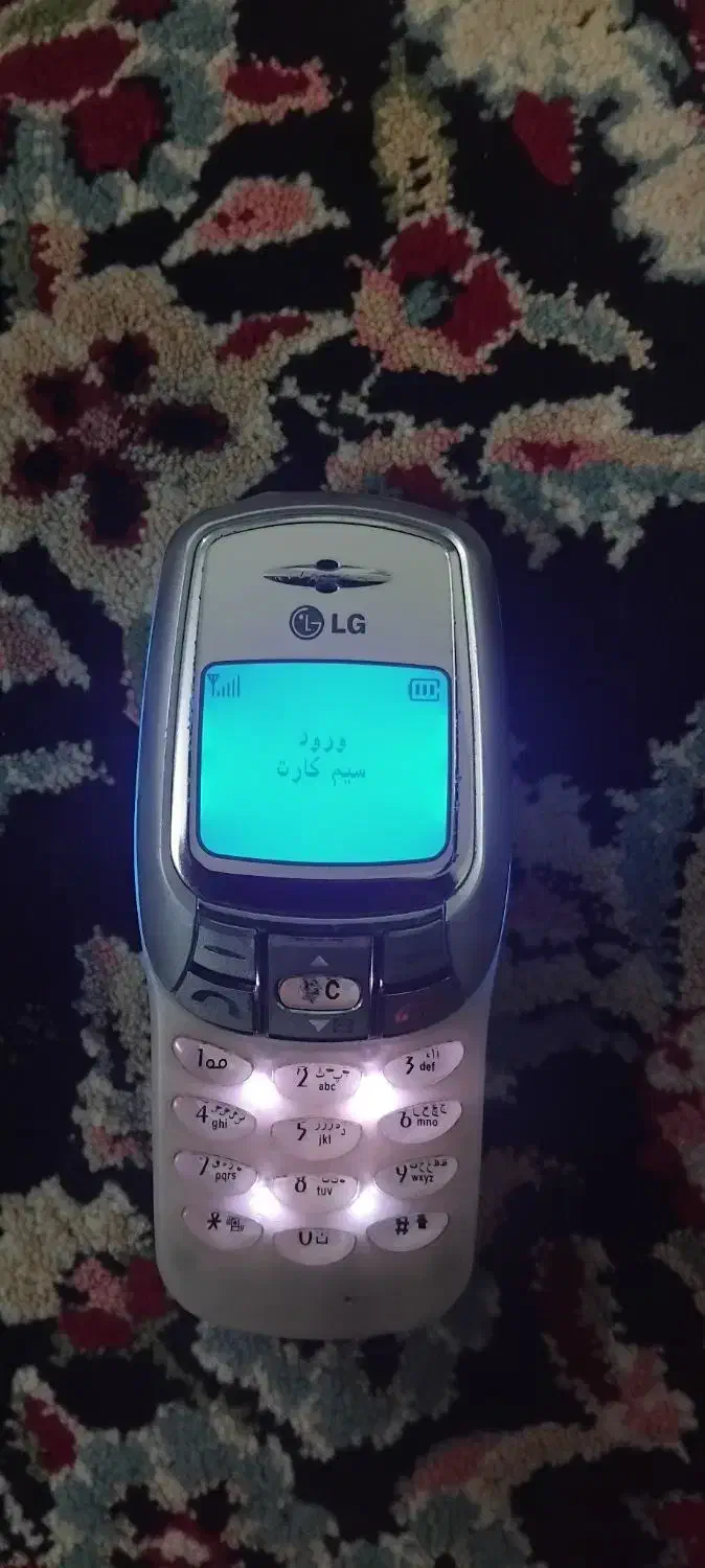 گوشی الجی خیلی قدیمی کلکسیونی وسالم|موبایل|یزد, |دیوار