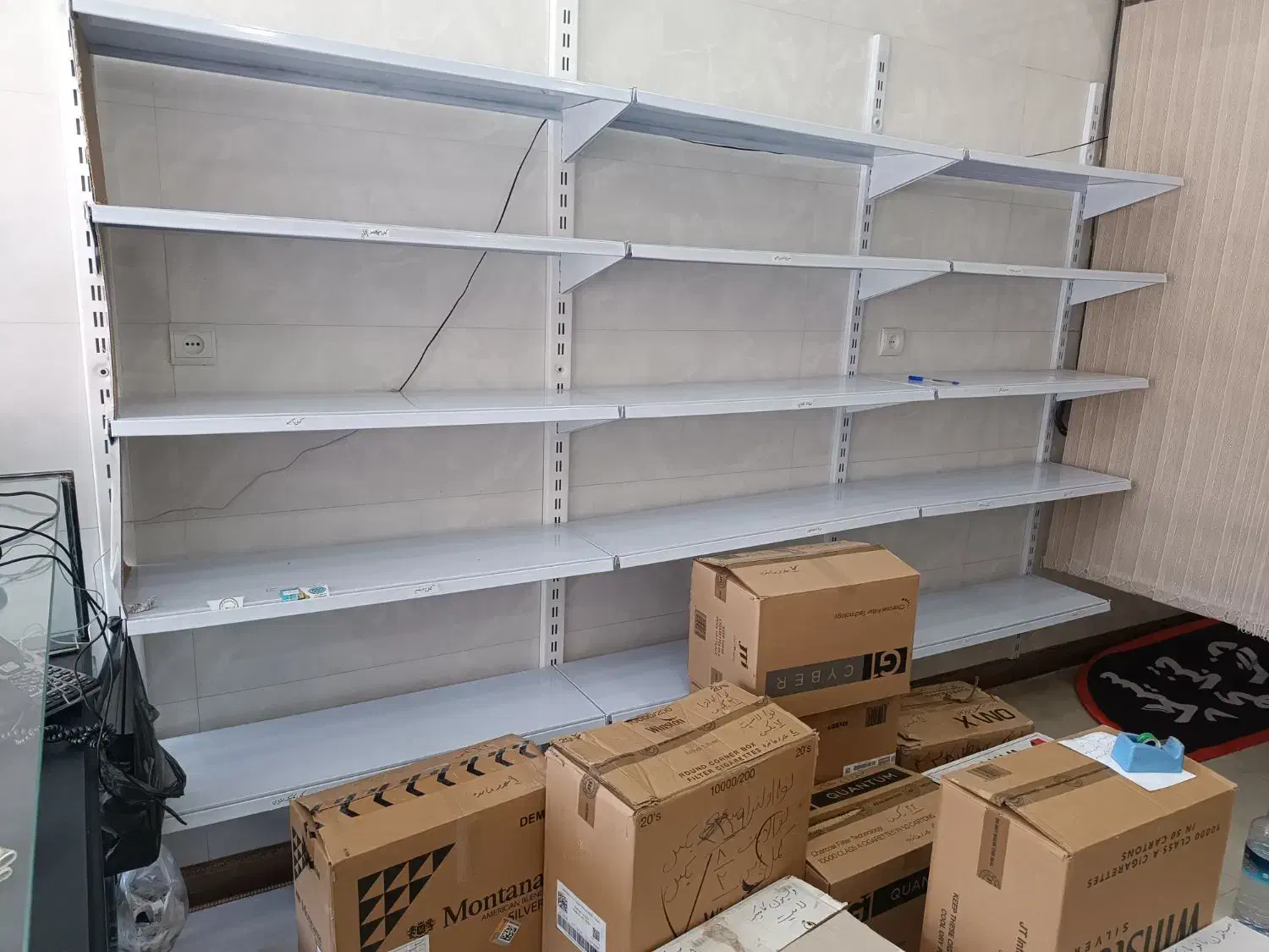 قفسه و پیشخوان ویترینی 1/5متری درحدنو|فروشگاه و مغازه|بهارستان, |دیوار