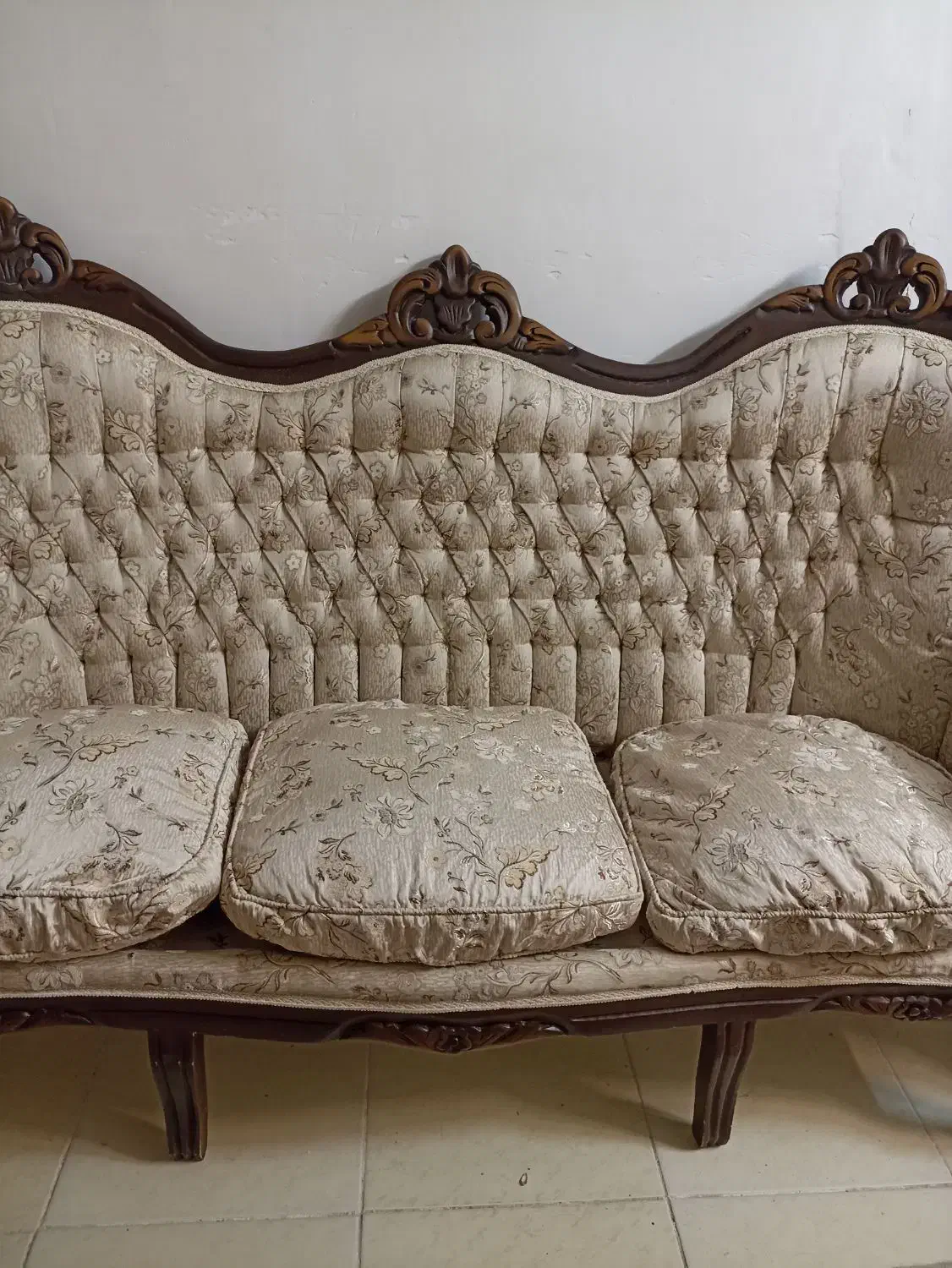 مبل هفت نفره|مبلمان خانگی و میز عسلی|گلبهار, شهر جدید گلبهار|دیوار