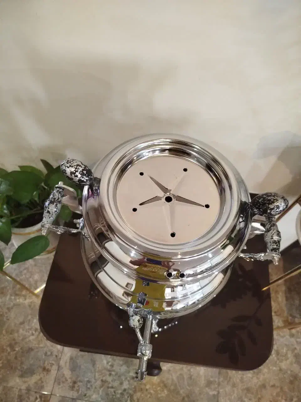 سماور گازی همراه با قوری چینی|سماور، چایساز، قهوهساز|فردیس, شهرک راه آهن|دیوار