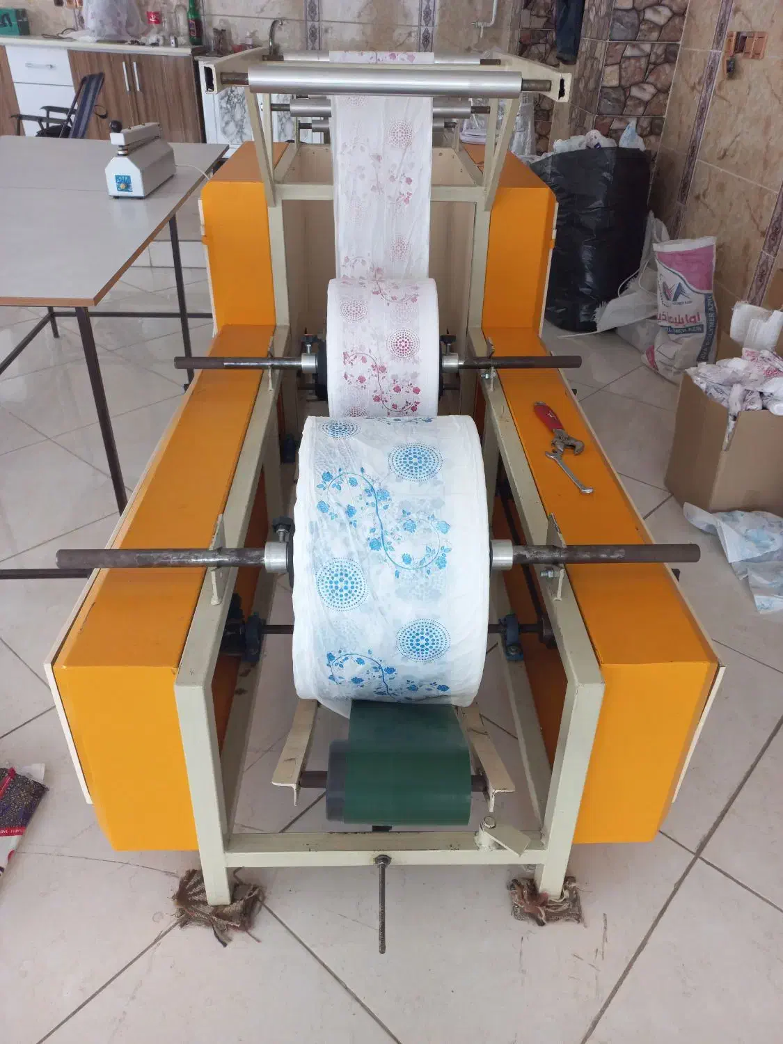 دستگاه و لوازم بسته بندی سفره یکبار مصرف|ماشینآلات صنعتی|لاهیجان, لاشیدان|دیوار