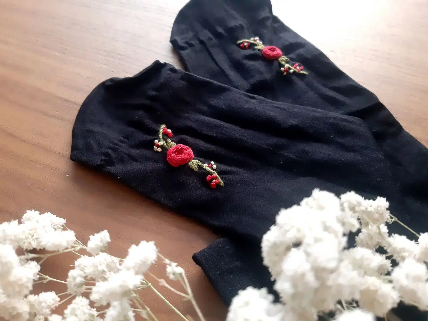 جوراب گلدوزی شده|لباس|ساوه, |دیوار