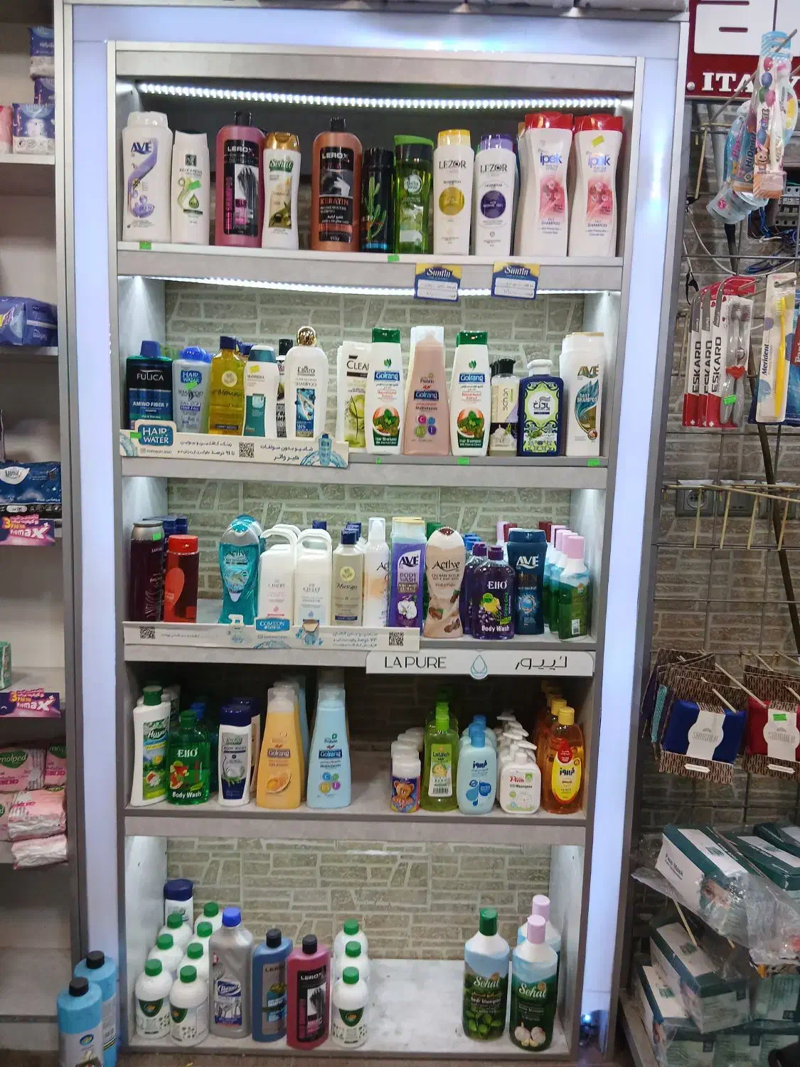 تعداد ۵ عدد قفسه ، به همراه نور داخلی|فروشگاه و مغازه|لاهیجان, قیام|دیوار