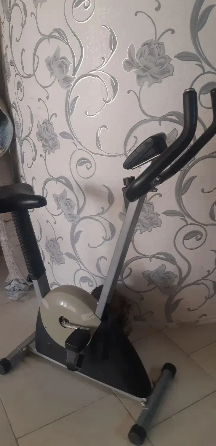 دوچرخه ثابت فروش فوری|تجهیزات ورزشی|مشهد, شهید مطهری|دیوار
