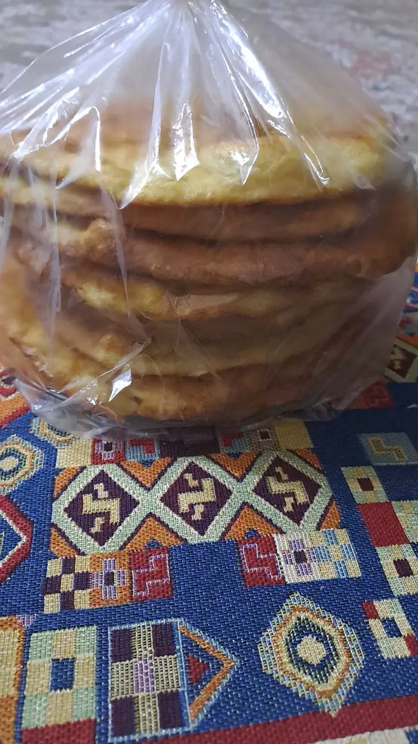 نون روغنی.اگردک|خوردنی و آشامیدنی|قم, چهل درخت‎|دیوار