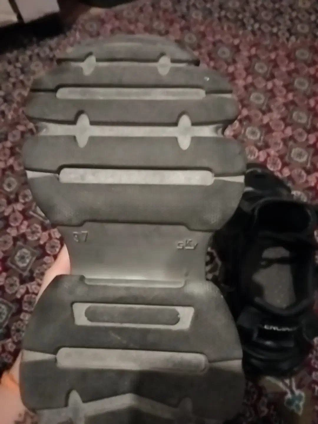 کفش|کیف، کفش، کمربند|قرچک, قشلاق جیتو|دیوار