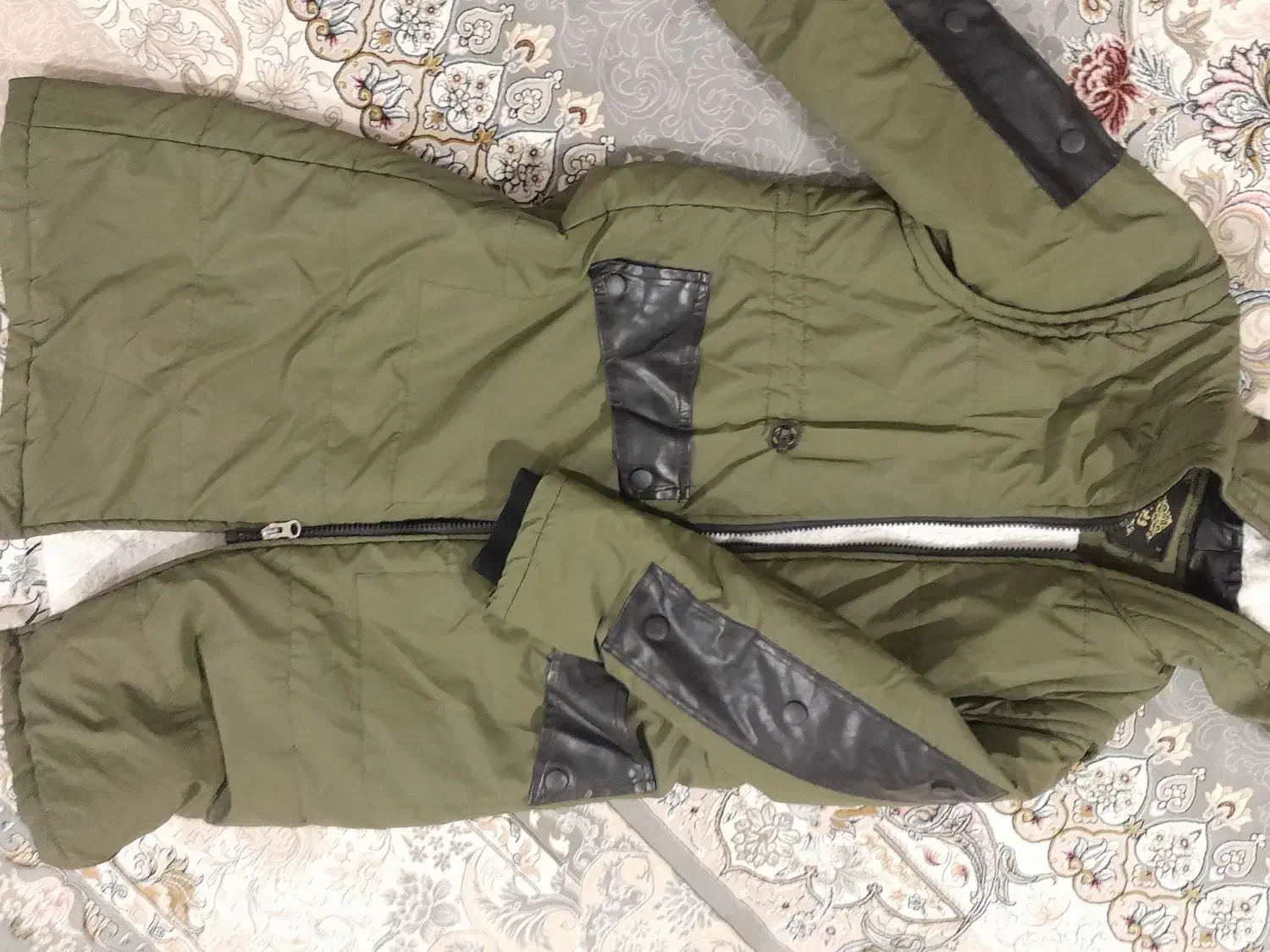 کاپشن|لباس|بیجار, |دیوار