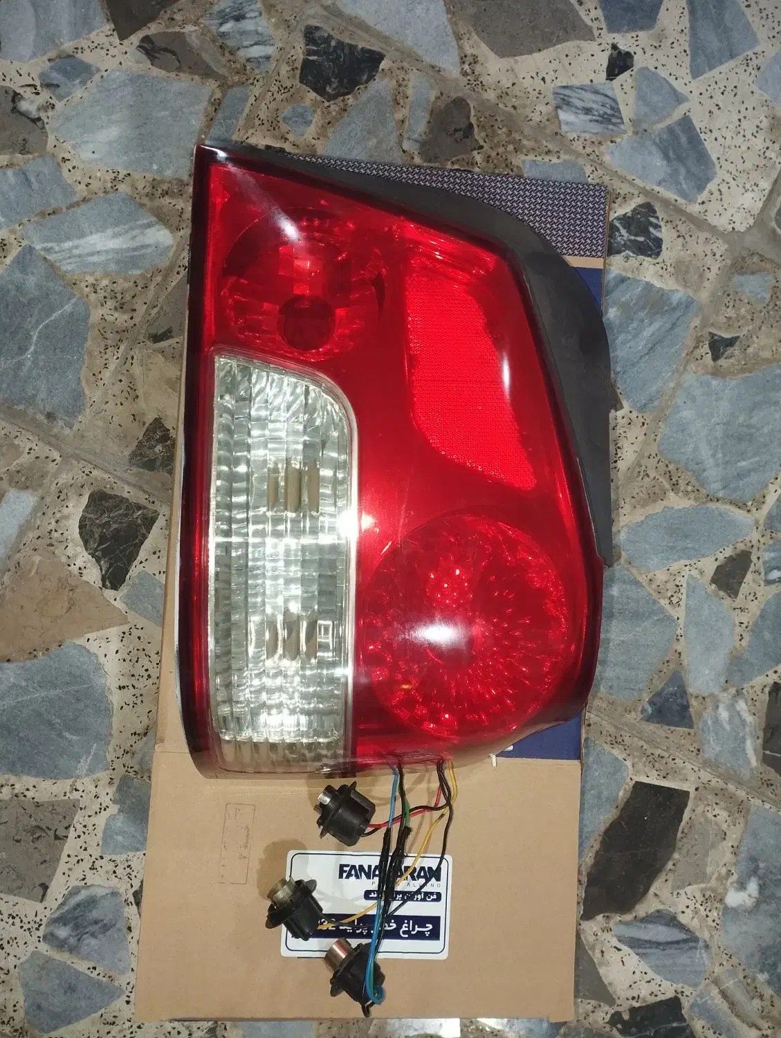 چراغ عقب ۱۳۲|قطعات یدکی و لوازم جانبی|رشت, استقامت ۲|دیوار