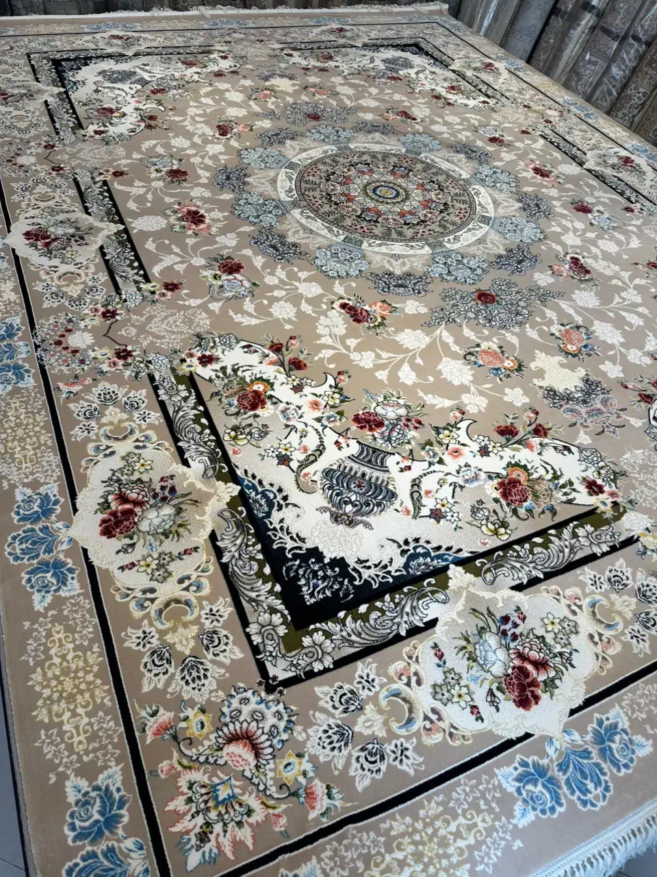 فرش از ۵۰۰شانه تا ۱۲۰۰ شانه کارخونه ای|فرش|قرچک, زیبا شهر|دیوار