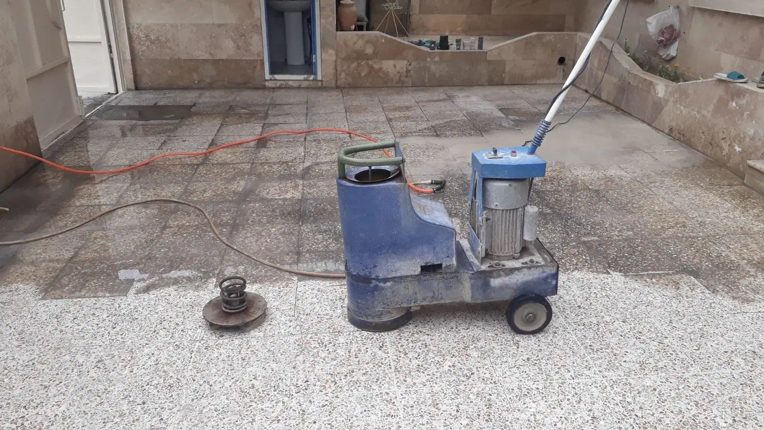 کفسابی انواع موزاییک و سرامیک بتن و سنگ|خدمات نظافت|دوگنبدان, |دیوار