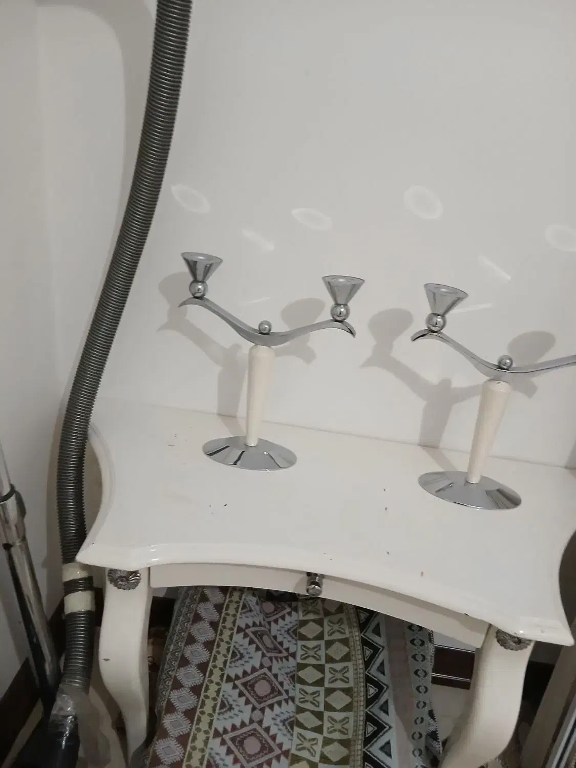 میز کنسول و عدد شمعدانی استیل شیک|بوفه، ویترین، کنسول|اسلامشهر, مسکن مهر اسلاشهر (شهرک امام خمینی)|دیوار